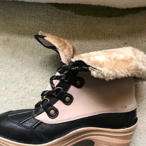 NWOB Bionica Rosemount Faux FurLined Boot - Picture 5 of 7